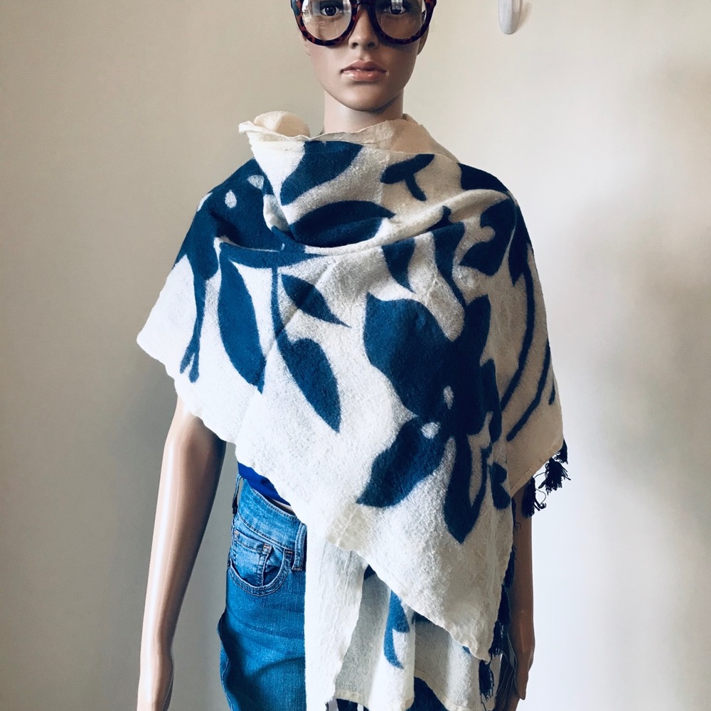 Splendid Cream and Navy Floral Wrap Scarf